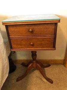 lot 22 image: Vintage Sewing Side Table and Arrangement