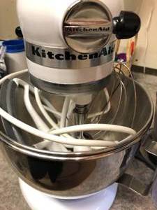 lot 44 image: Kitchen-Aid Mixer for Counter