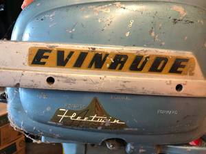 Evinrude 7.5 Twin Motor & Gas Can