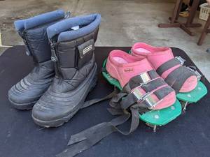 lot 331 image: Snow Boots and Snow Shoes