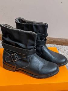 Cute Sporto Black Womens Boots Size 8 -- Like New&nbsp