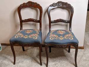 Set of (2) Matching Vintage Wood Dining Chairs&nbsp