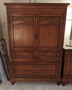 Gorgeous Vintage Wooden Wardrobe&nbsp