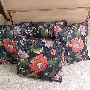 Beautiful Set of (4) 22 Floral Throw Pillows