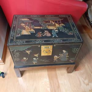 Stunning Vintage Hand-Painted Wood Oriental Side  End Table  Chest