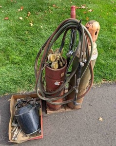 lot 24 image: Vintage Portable Oxygen Cutting Torch Set w Acetylene Tank & Oxygen Tank & Accessories
