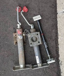 lot 187 image: Lot of (3) Trailer Jacks