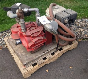 lot 4 image: Honda Trash Pump