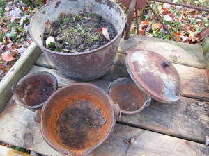 Cast Melting Pots & Kettle