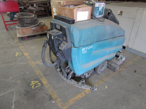 Tennant 5700XP Floor Scrubber