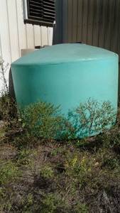 1,550 gal. Poly Tank