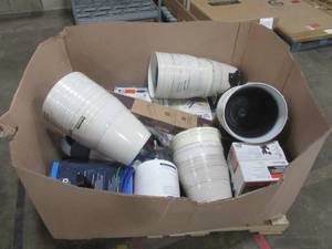 WHOLESALE MIXED PALLET OF MISCELLANEOUS FLOWER POTS, LIGHTING AND MORE
