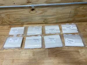 lot 105 image: Seal-Top Poly Bags (400 bags)
