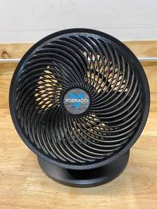 lot 118 image: VORNADO 633 Mid-Size 9 in. Whole Room Air Circulator Fan