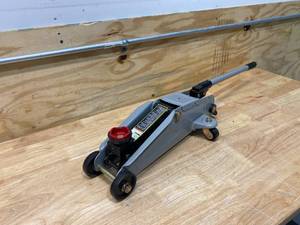 lot 53 image: LARIN Floor Jack Hydraulic, 4000 Lb Capacity