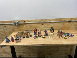 lot 99 image: Christmas Decorations