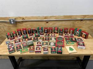 lot 100 image: Large Lot of Christmas Ornaments
