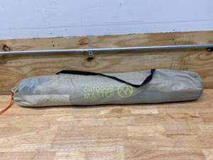 lot 58 image: OUTDOORMASTER Beach Tent