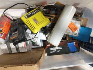 lot 85 image: BOX OF MIXED ITEMS