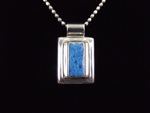 lot 6 image: .925 Sterling Silver Sodalite Cabochon Pendant Necklace