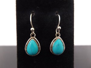 lot 38 image: .925 Sterling Silver Howlite Cabochon Dangle Hook Earrings