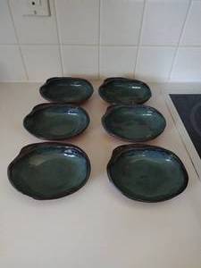 Six Throa Ovenware Shell Dishes
