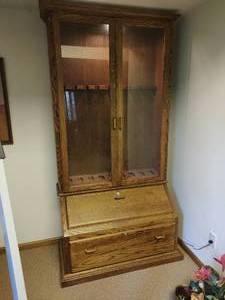Lighted Gun Cabinet with Key