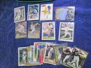 lot 4 image: 25 Baseball Star Cards...
