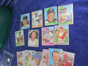 lot 5 image: 1966Topps Baseball Cards...