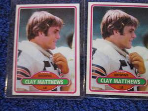 lot 79 image: 2 1981 Topps Clay Matthews Rookie C...
