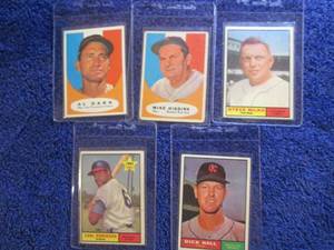 lot 89 image: 1961 Topps Baseball Cards...