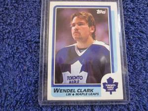 lot 179 image: 1986 Topps Wendel Clark Rookie Card...