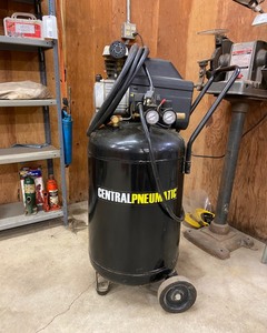 lot 54 image: Upright Air Compressor