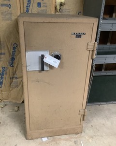 lot 101 image: Steel Floor Safe