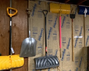 lot 104 image: Numerous Shovels