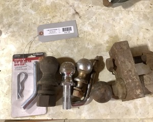 lot 142 image: Hitch Pins and Accessories