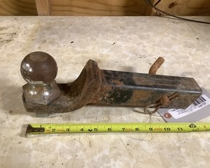 lot 137 image: Trailer Hitch