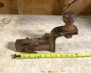 lot 138 image: Trailer Hitch