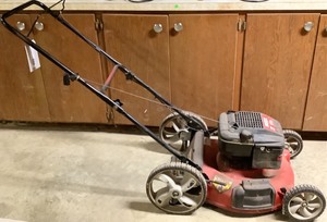 lot 21 image: Huskee Push Mower
