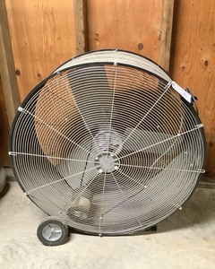 lot 31 image: Portable Shop  Barn Fan