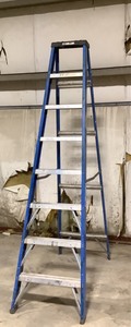 lot 35 image: 8 Ft Step Ladder