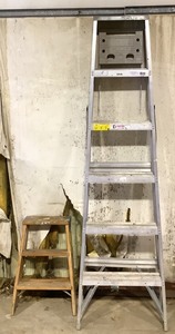 lot 39 image: 6 Ft Step Ladder