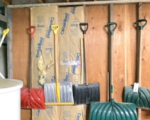 lot 144 image: Snow Shovels