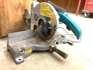 lot 42 image: Makita Mitre Saw