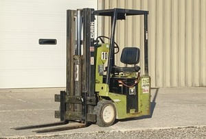 lot 17 image: Electric Forklift and Charger