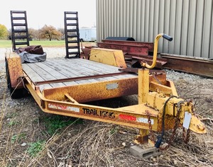 lot 9 image: 1994 Trail King Skid Loader Trailer