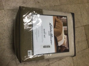 lot 29 image: Eddie Bauer Range Finder 3-Piece Beige Striped King Duvet Cover Set