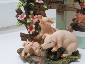 Pig clock