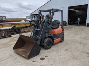 Toyota Shovel Lift - SEE VIDEO - NO RESERVE