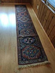 lot 10 image: Vintage Handwoven Hallway Runner Rug